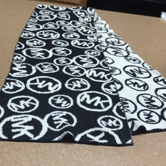 Michael KORS reversible scarf - Picture 2 of 5